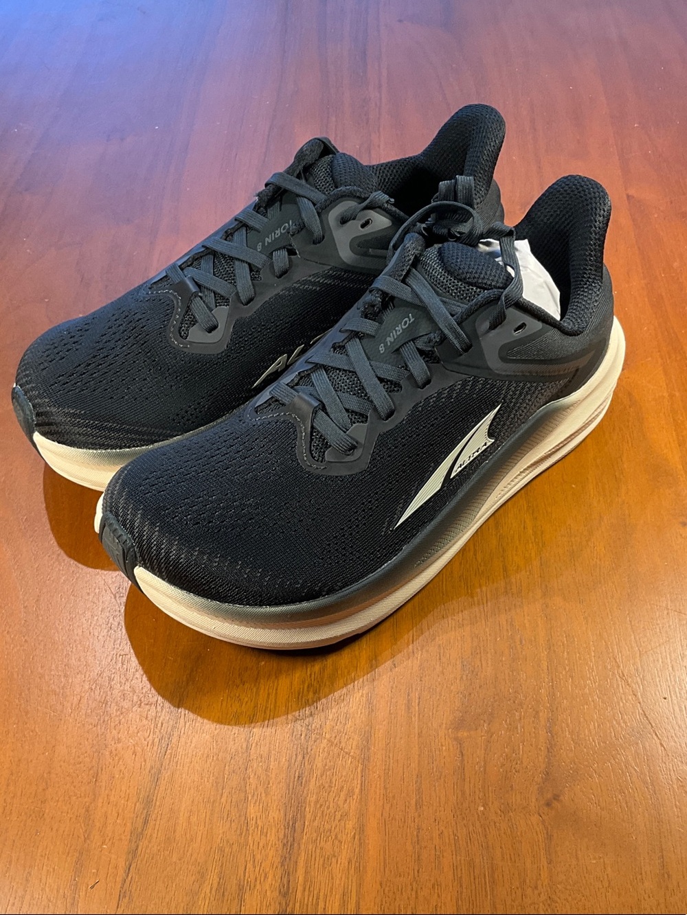 Altra Torin 8  Black and White women Running Shoes